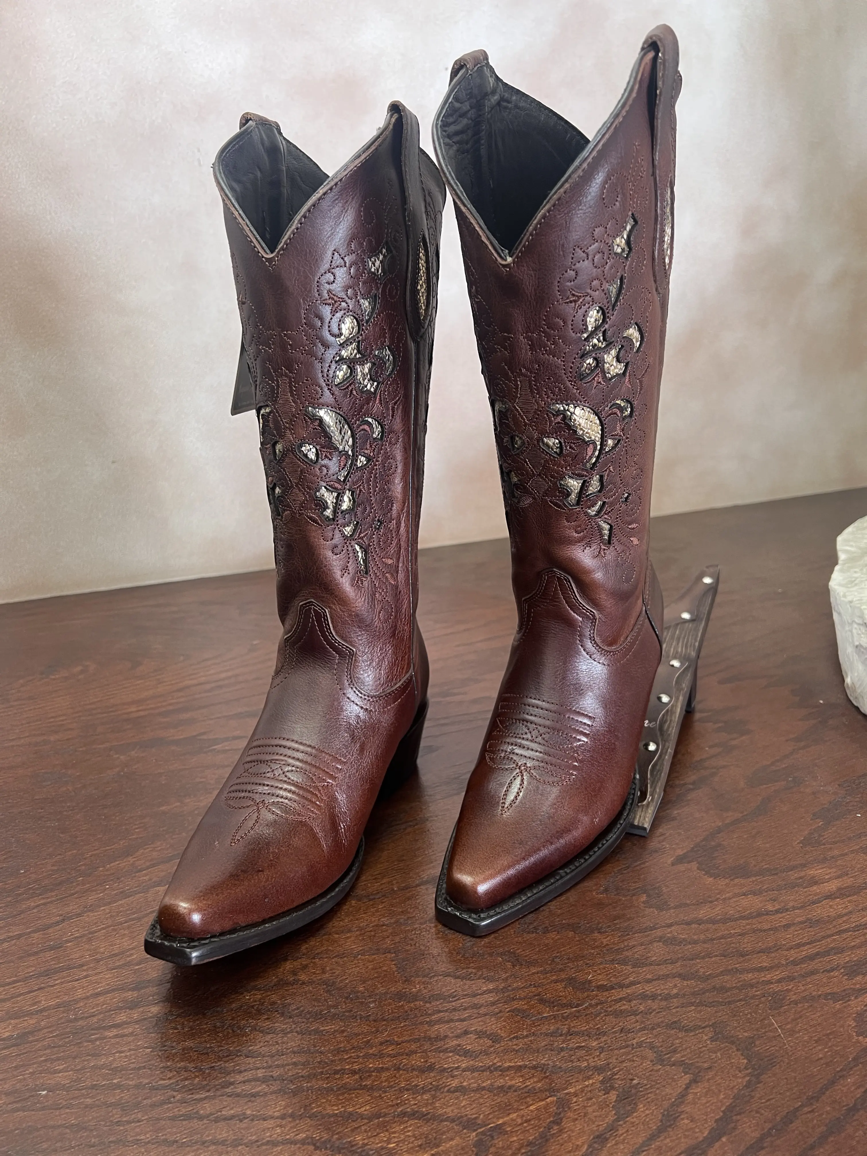 2432703816 - Vaquero Signature Women's Snip Toe Boots F.E. Paddock Whiskey