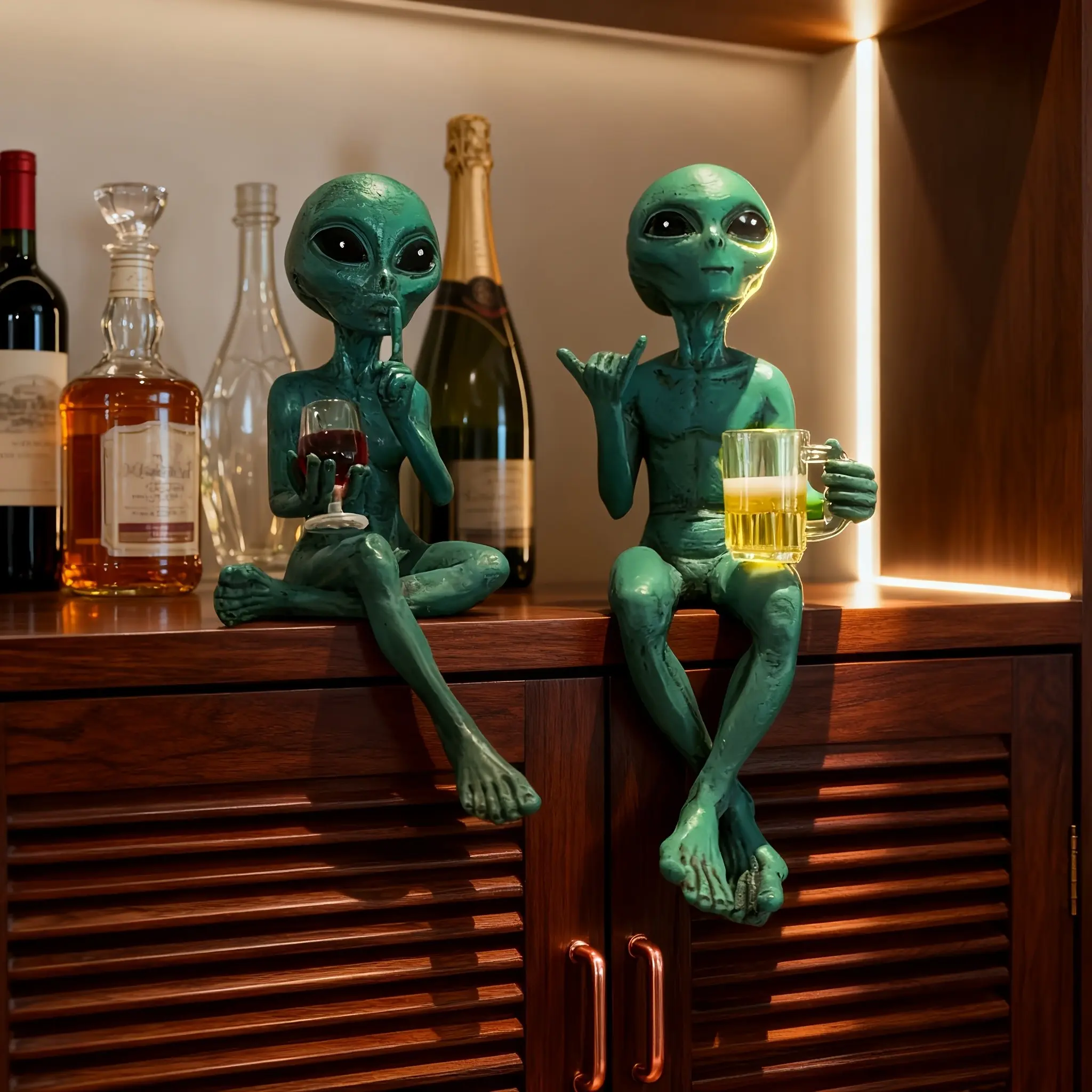 Alien Statue Ornament, Alien Drinking Beer Statue, Humorous Alien Art Piece, Fun Desktop Decoration, Funny Ornament, Alien Desktop Decoration, Figurines, Resin Figurine, Decorative Figurines