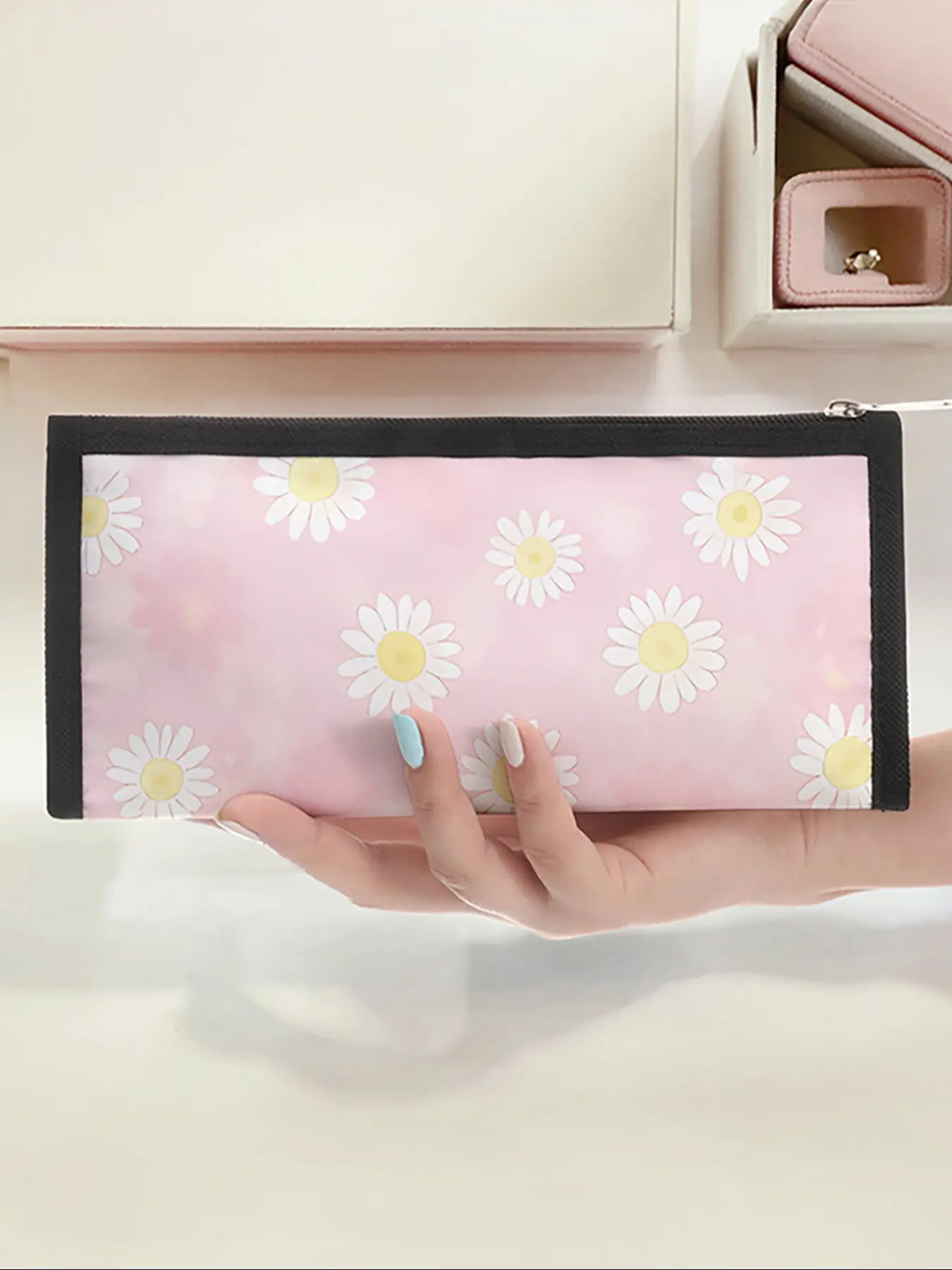 Daisy Pattern Triangle Pencil Case, Portable Multi-Functional Stationery Storage Bag, Zipper Design, Unisex, All Seasons, Stationery Supplies