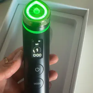 Product Review of [medicube] 310M Celebrity Glass Skin DuoㅣBooster Pro Korea's No.1 Glass Glow Device + Collagen Jelly Cream OR Deep Vita C Cream from T**1