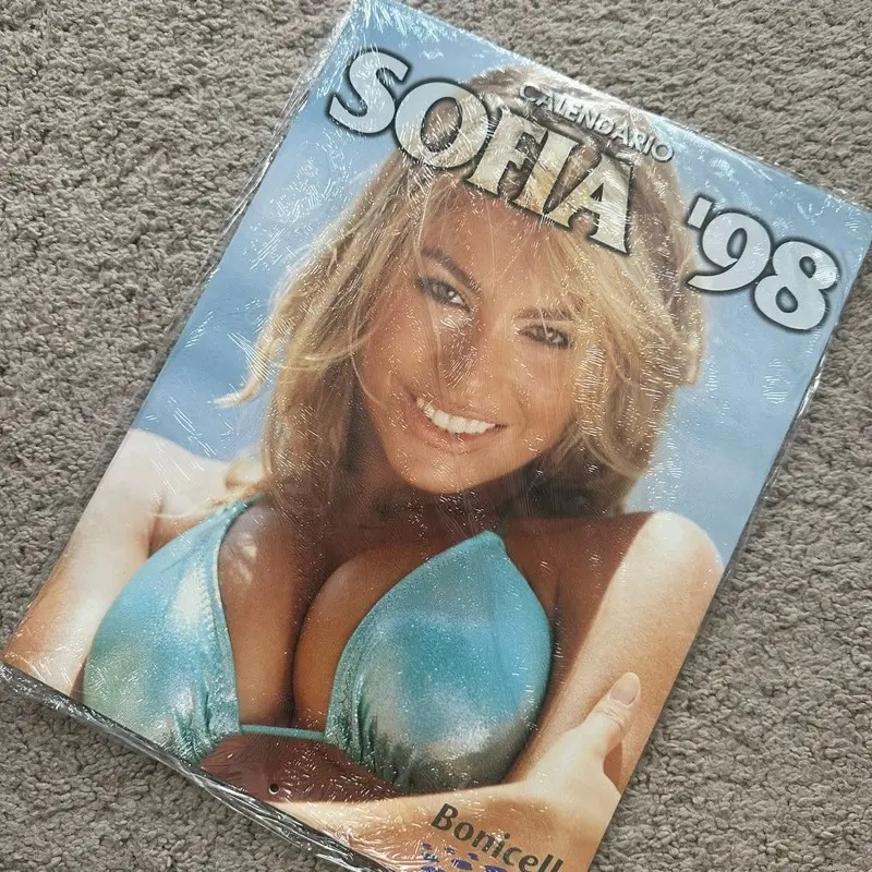 Sofía Vergara 1998 Calendar - Brand New - Perfect for Collectors and Fans - High-Quality Image - Ideal for Home Decor