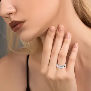 5.5g S925 Silver Low Allergy 2ct Moissanite Side Blue Pearl Ring Women'S Fashion Elegant Palace Style Valentine'S Day Anniversary Gift Daily Holiday Celebration Party Jewelry with Exquisite Gift Box Packaging bracelets for women bracelet stack
