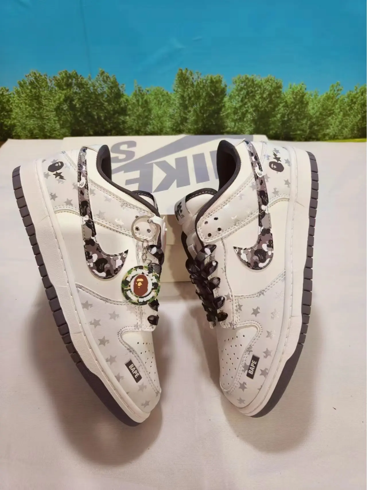 Monotone Solid Cream White Smooth Leather Street Footwear For Men, Full Upper All Over Star Speckle Print Detachable Fabric Tag Low Height Vintage Flat Skate Trainers