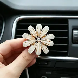 1pc/2pc Daisy Car Air Vent Clip, Alloy Flower Decorative Clip, Fragrance Diffuser for Car, Stylish and Functional Accessory