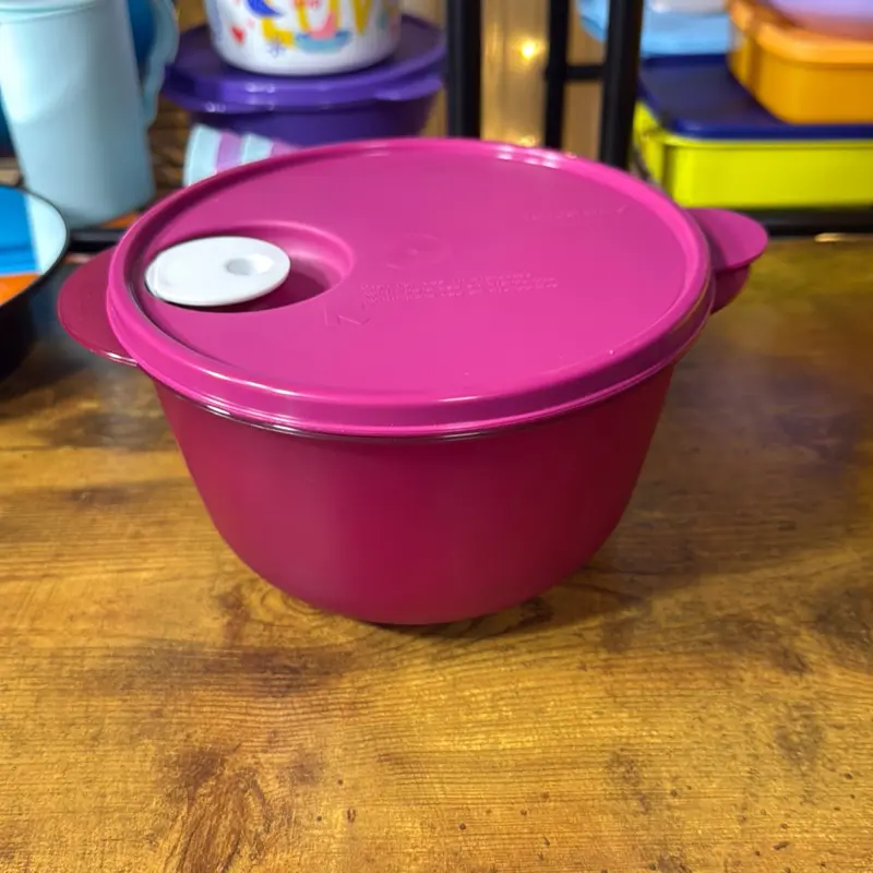 Tupperware 1.8L Cristal Flash Round Burgundy