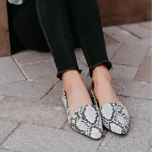 Light snakeskin pointed loafer-Snow Diamond
