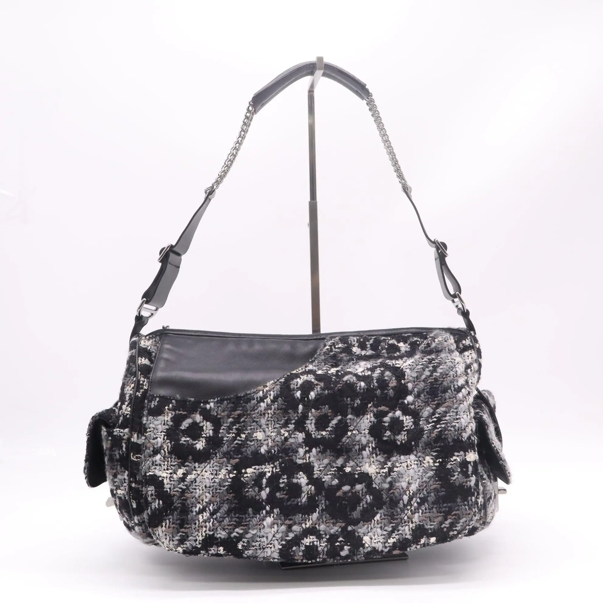 Pre-owned CHANEL tweed Shoulder Bags Quilted Camellia Shoulder Bag B22607