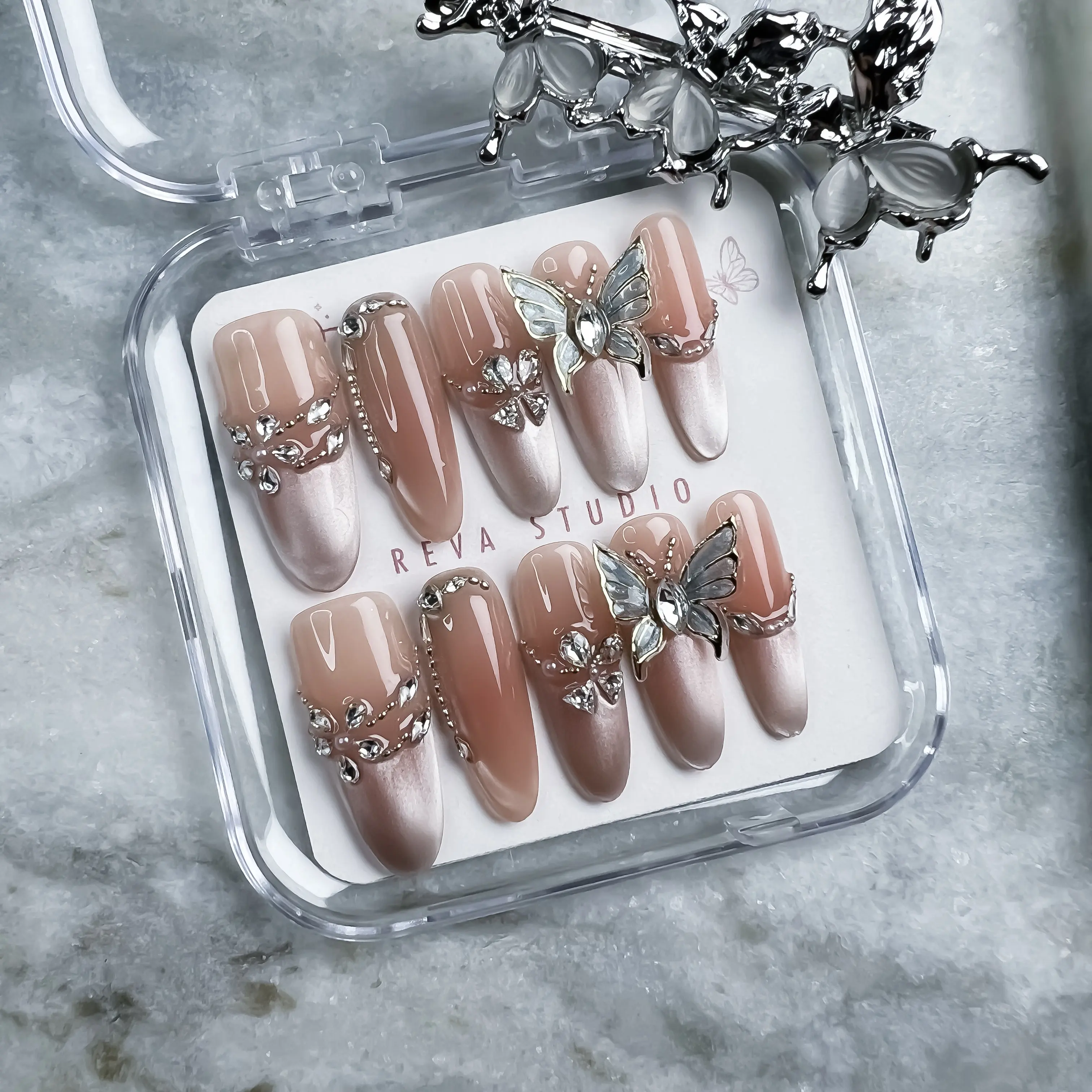 Reva Studio | Long Oval Collection | Handmade 100% Acrylic | Soft Nude Color Press-on Nails | Reusable nails | nail charm | acrylic press-on | handmade press-ons | fake nails | nail art | high quality press on nails | nail collection | Uñas postizas