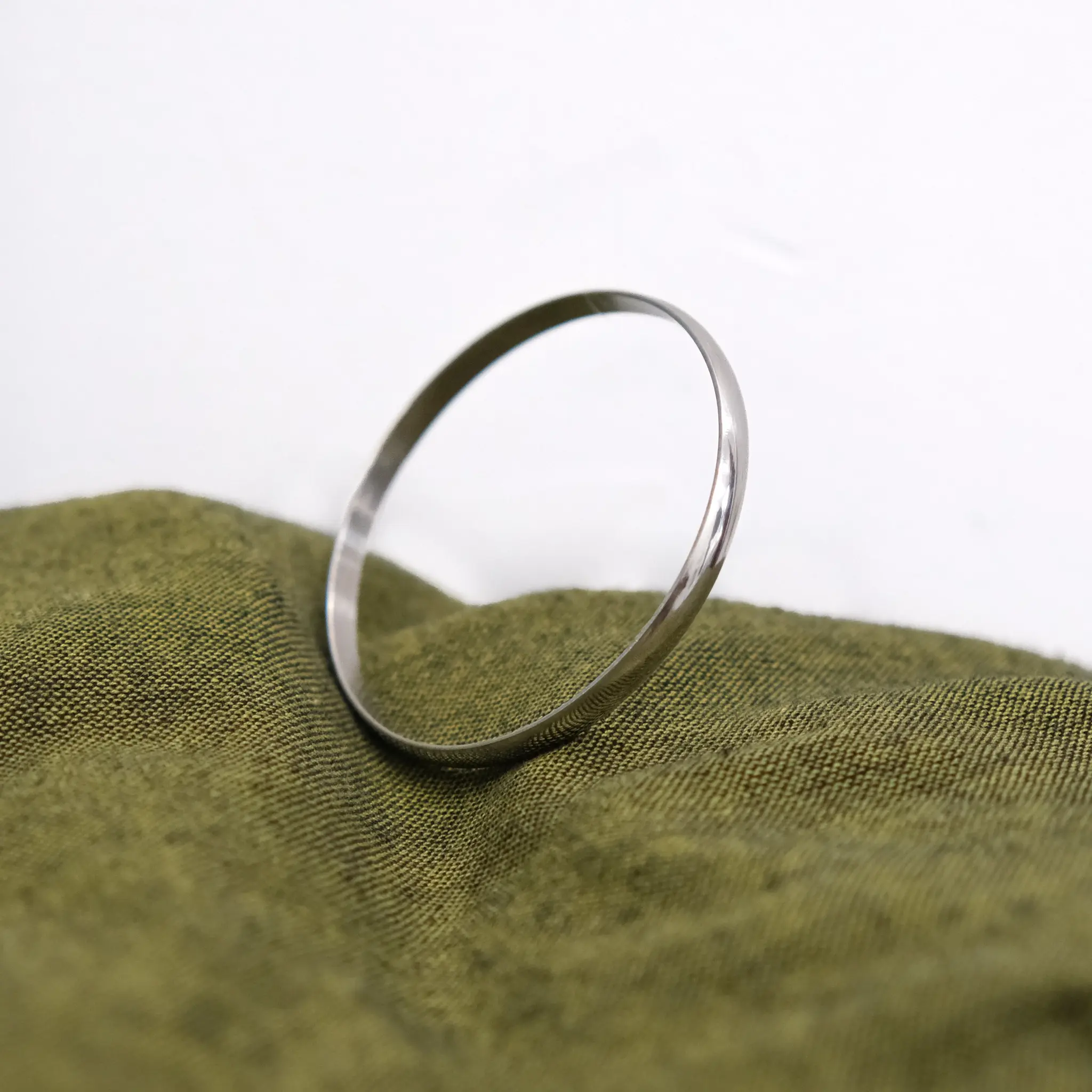 Silver Stainless Steel Round Bangle for Accessories, Top Accessories