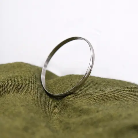 Unisex Minimalist Silver Tarnish-Free Stainless Steel Round Bangle Jewelry - Classic Design Fashion Bracelet, Classic Wrist Accessory, Casual Costume Jewelry Accessory
