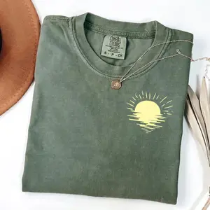 Comfort Colors Chasing Sunsets Graphic Tee, Minimalist Beach Sunset Shirt, Vintage Coastal Summer T-Shirt, Relaxed Vacation Style Gift