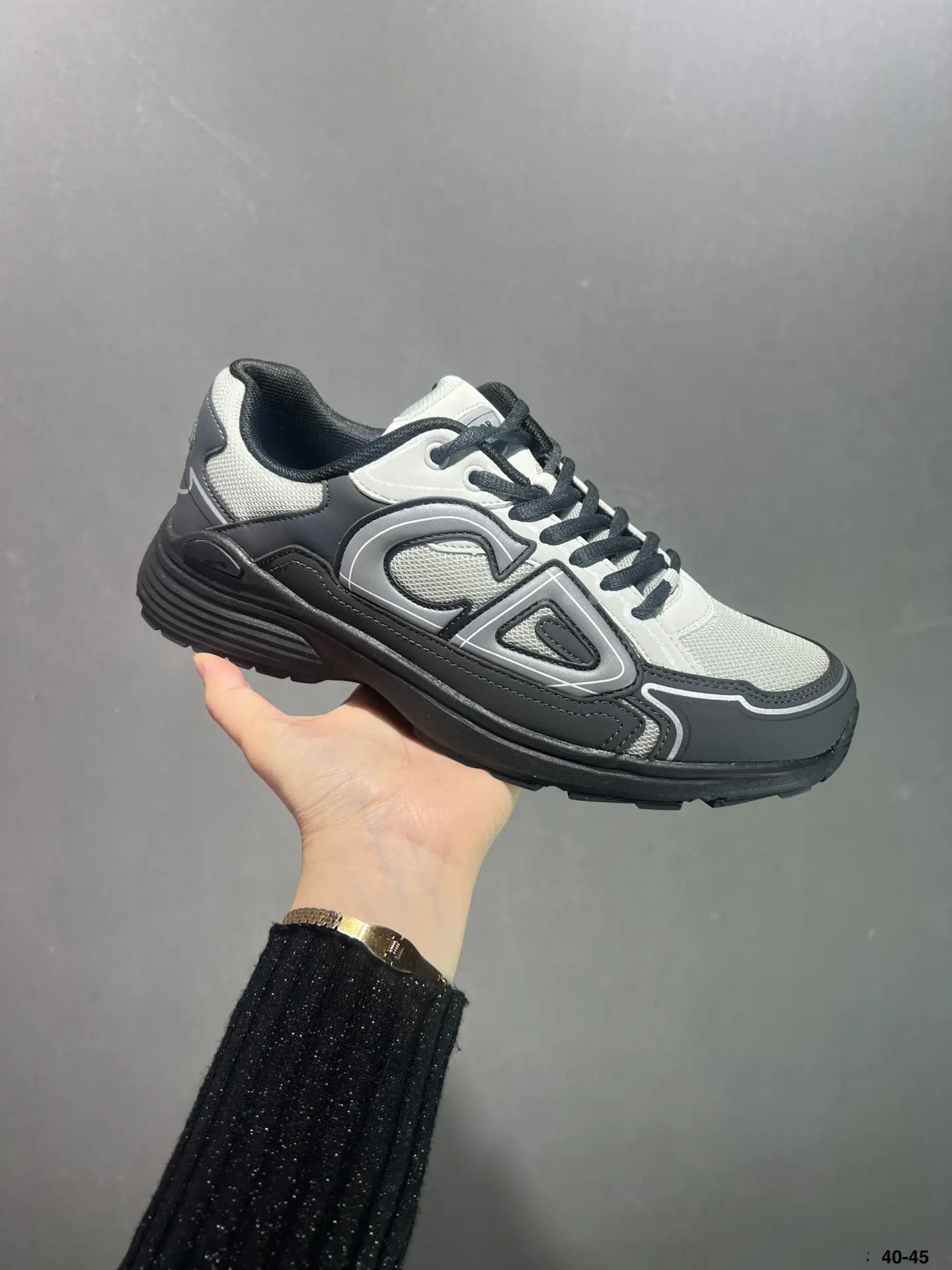 2024 Fashion new mesh breathable low-top casual shoes letters comfortable lightweight classic anti-slip wear breathable lace-up outdoor four seasons round head thick sole men's black gray sports walking shoes