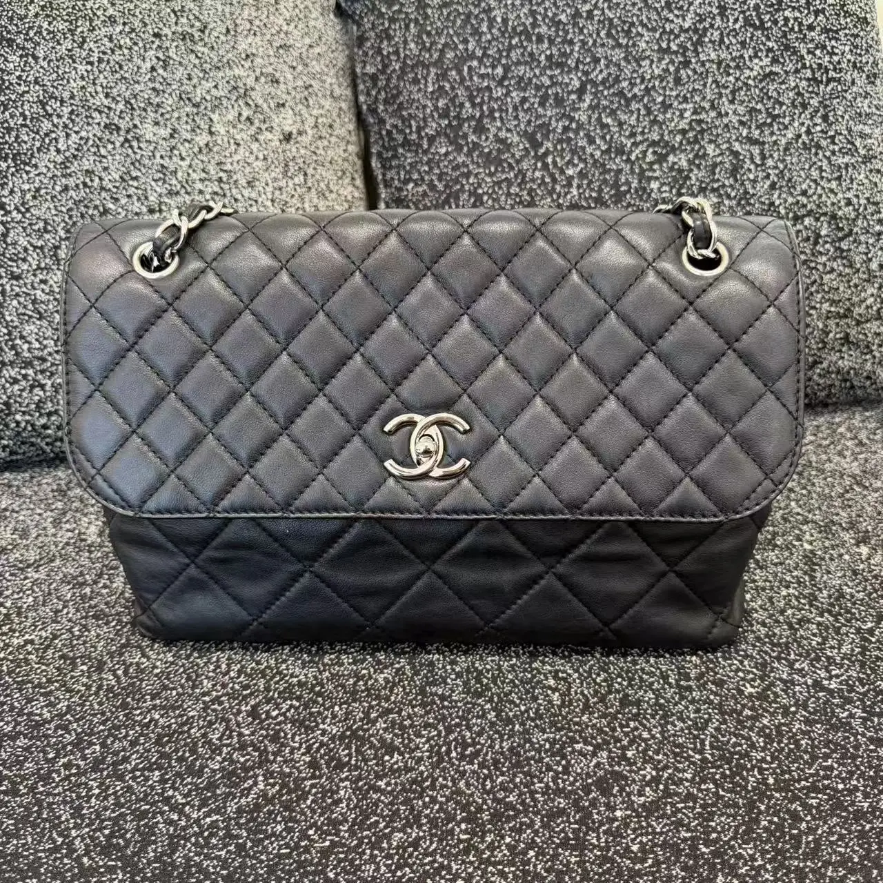 Pre-owned CHANEL Classic Flap bag with silver CC hardware