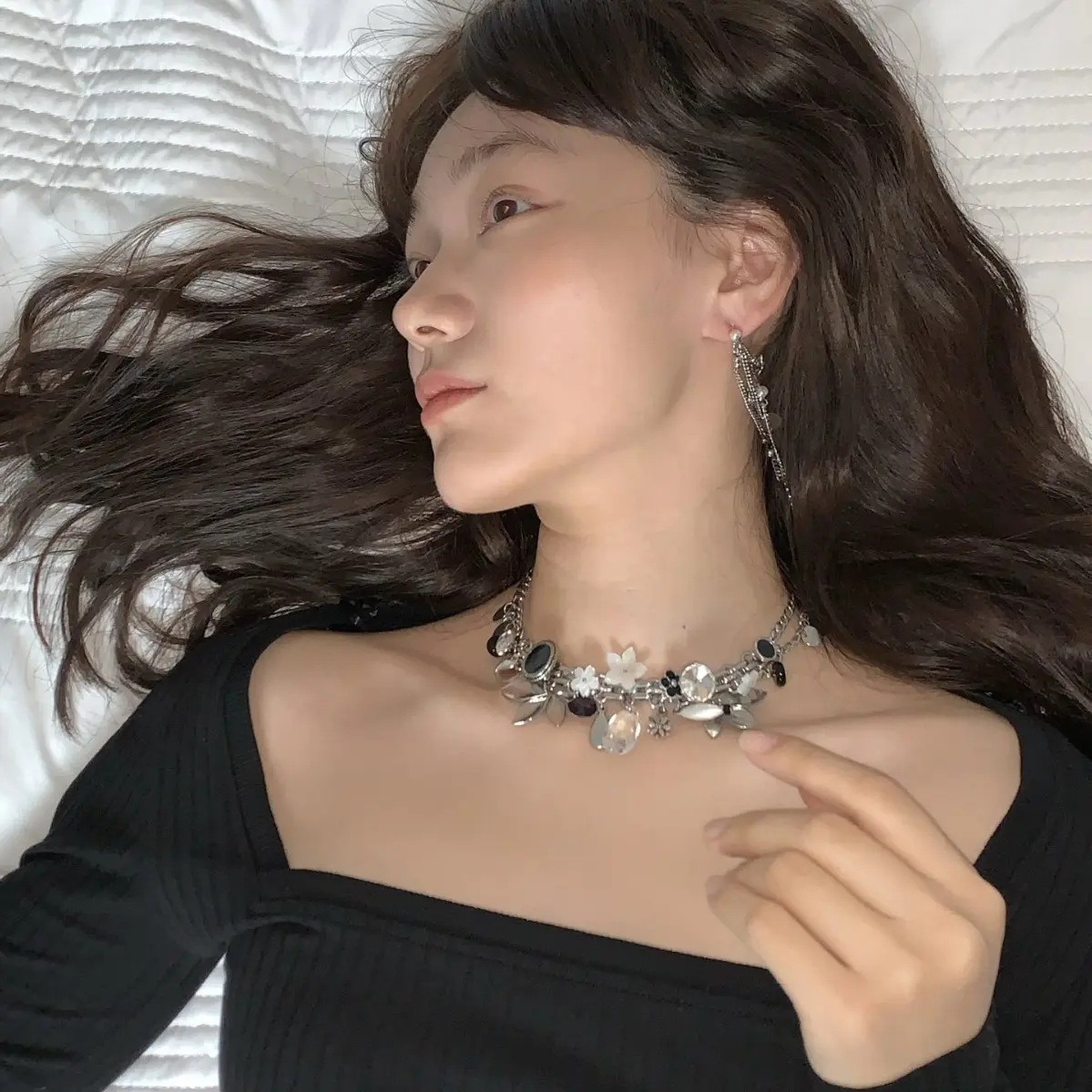 Wild Rose Choker Necklace with Sparkling Crystal Pendant, Elegant Chic Fashion Jewelry for Female Adults, Wild Rose Crystal