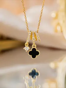 New Four-Leaf Clover Shell, Suitable for Banquets and Holidays, Christmas Gift, Charm Necklace