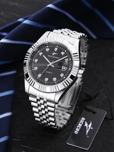 A men's quartz analog wristwatch, Business fashion watches, featuring a stainless steel bracelet, three-dimensional dial, diamond-encrusted numerals, and date display, versatile for daily commuting and business occasions