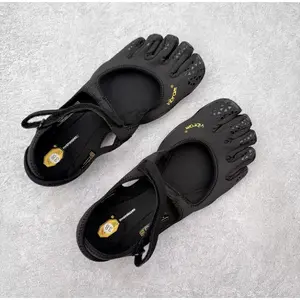 New five-toe yoga shoes with soft soles, non-slip, for dance training, indoor fitness, Pilates, women's balance, breathable split-toe shoes