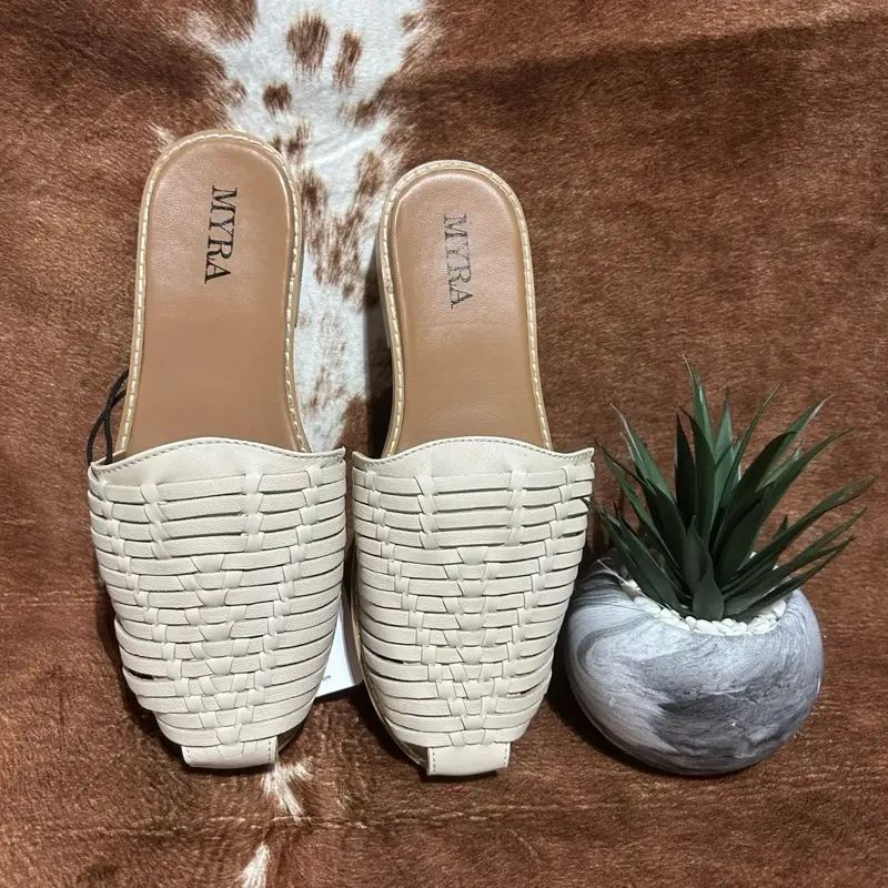 Madrigonna Sandals
