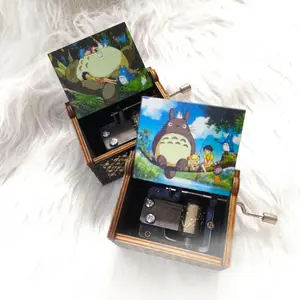 Japanse Anime Theme Wooden Painted Music Box, Music Gift, Ornament, Decoration, Light Luxury Wooden Hand Cranked Music Box