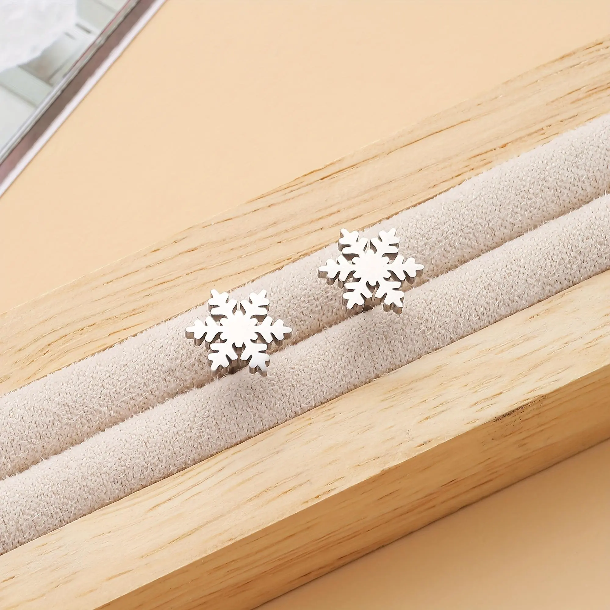 Christmas Snowflake Stud Earrings for Women, Stylish 316L Stainless Steel Holiday Party Jewelry, Easy-to-Wear Gift for Daily Wear