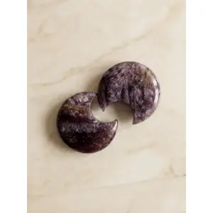 Healing Stones Pocket Amulet Hand Carved Dream Amethyst Moon (4-5cm)