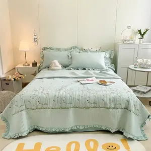1pcs Korean Style Embroidered Silk Summer Quilt, Ice Silk Cool Bedspread, Air Conditioning Blanket, Suitable for All Bedrooms
