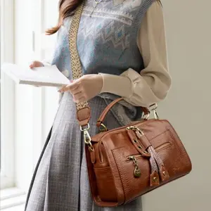 Women's Fashionable Brown PU Leather Crossbody Shoulder Bags - Adjustable Strap, Chic Zip-Accented Versatile Everyday Handbag, Crossbody Bags for Women, Fashionable Bags