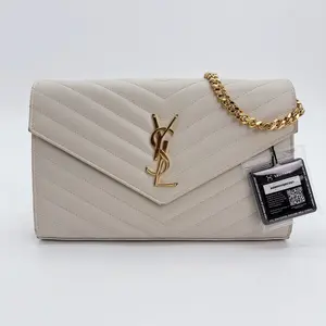 Pre-owned Yves Saint Laurent SAINT LAURENT Cassandre Classic Crema Soft Grained Chain Wallet