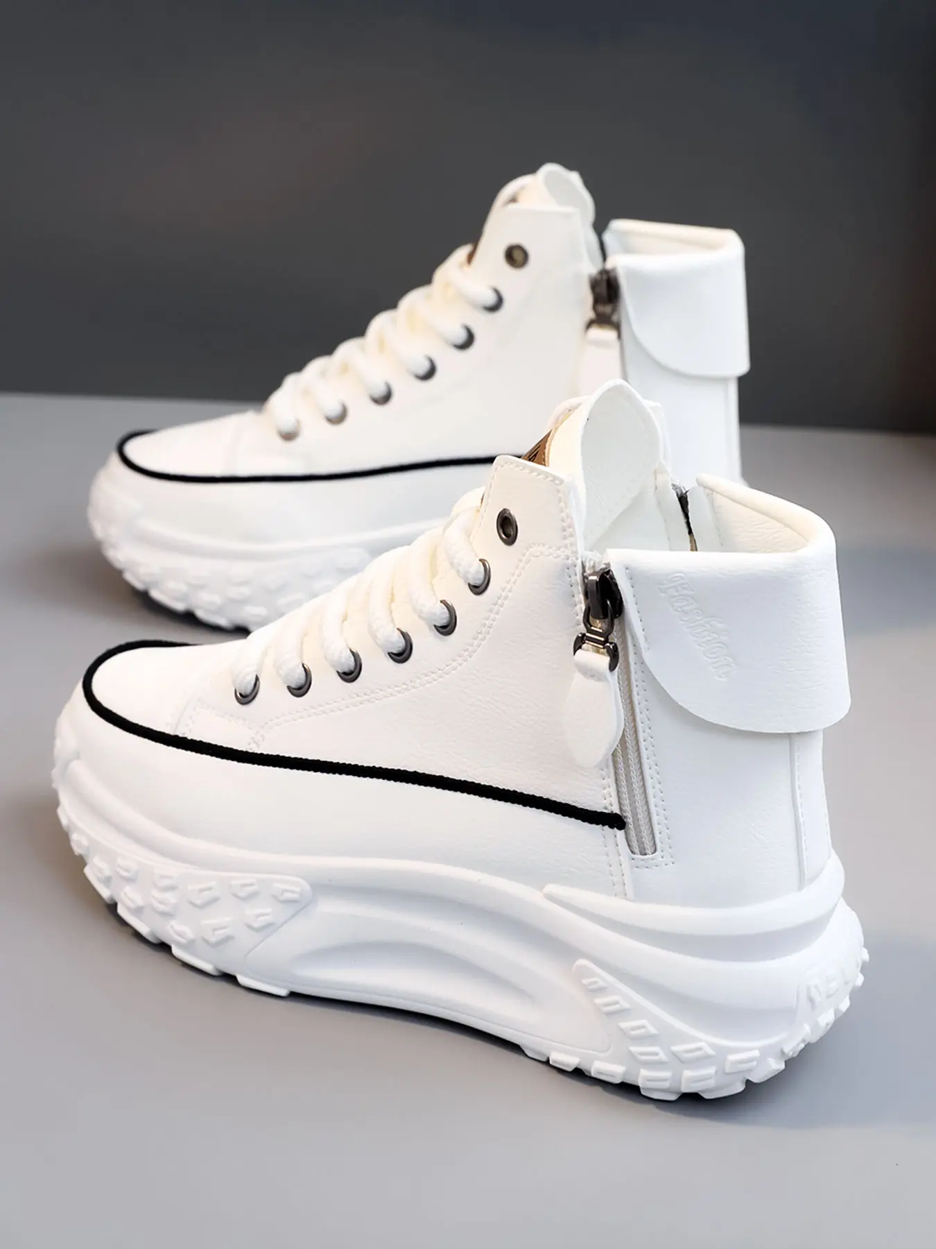 Women's high top casual shoes, sports shoes, spring, summer, autumn new styles, outdoor thick sole, interior height increasing, fashionable and versatile, vacation style, student outdoor hiking, skateboarding shoes, flat shoes, women's shoes