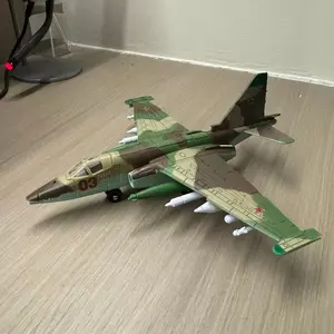Su-25s Aircraft Model Kit, Plastic Material, Adult Collectible Desk Decor, Office Table Decoration, Perfect Gift for Collectors, Aviation Enthusiasts and Holidays