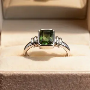 Vintage light luxury style ring, with a silver ring face treated with high polishing, inlaid with square-cut synthetic emerald, featuring a simple style. It is a classic style that can be stacked and worn, making it a perfect holiday gift for her.