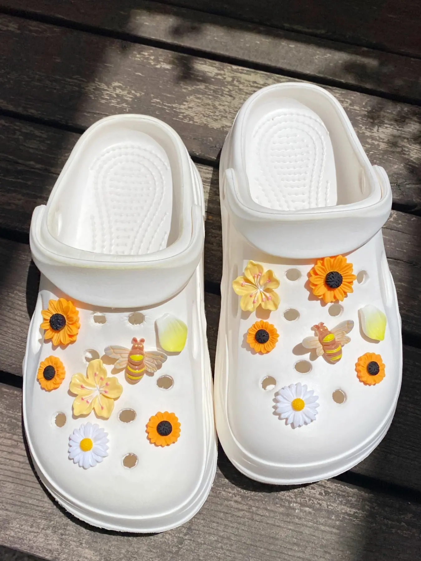 14pcs Fashionable Detachable DIY Shoe Clips, Shoe Charms, Sunflower Bee Daisy Petal Designs, Perfect for Women's Sandals Slippers Beach Bags, Party Gifts