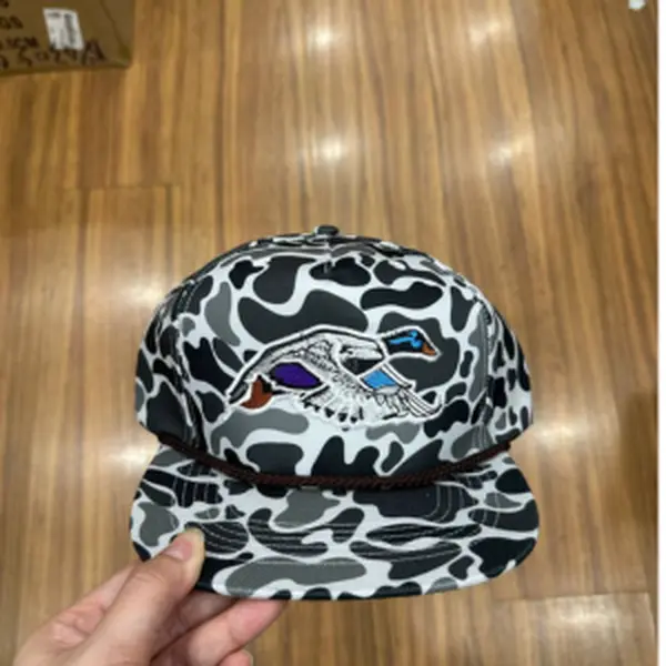 Mallard Duck Retro Camo Snapback Hat – Raised Embroidered Wildlife Cap, Adjustable Flat Brim Outdoor Hunting Streetwear