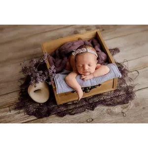 Fleur-de-lis Cradle Box