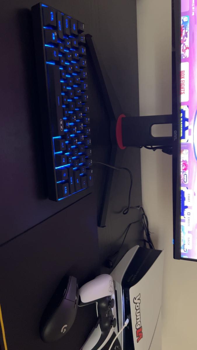 Item: Black, one-size