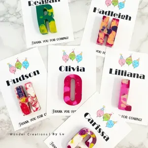 Personalized Alphabet Crayons for Kids Party Favors and School Gifts - Set of 4 Personalized Alphabet Crayons for Kids Party Favors and School Gifts/ Kids party favor(4)/Initial crayon/Stocking stuffers/cars favors/birthday favor/school gift