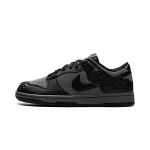 Dunk Low WMNS "Black Roses" HF1986 001