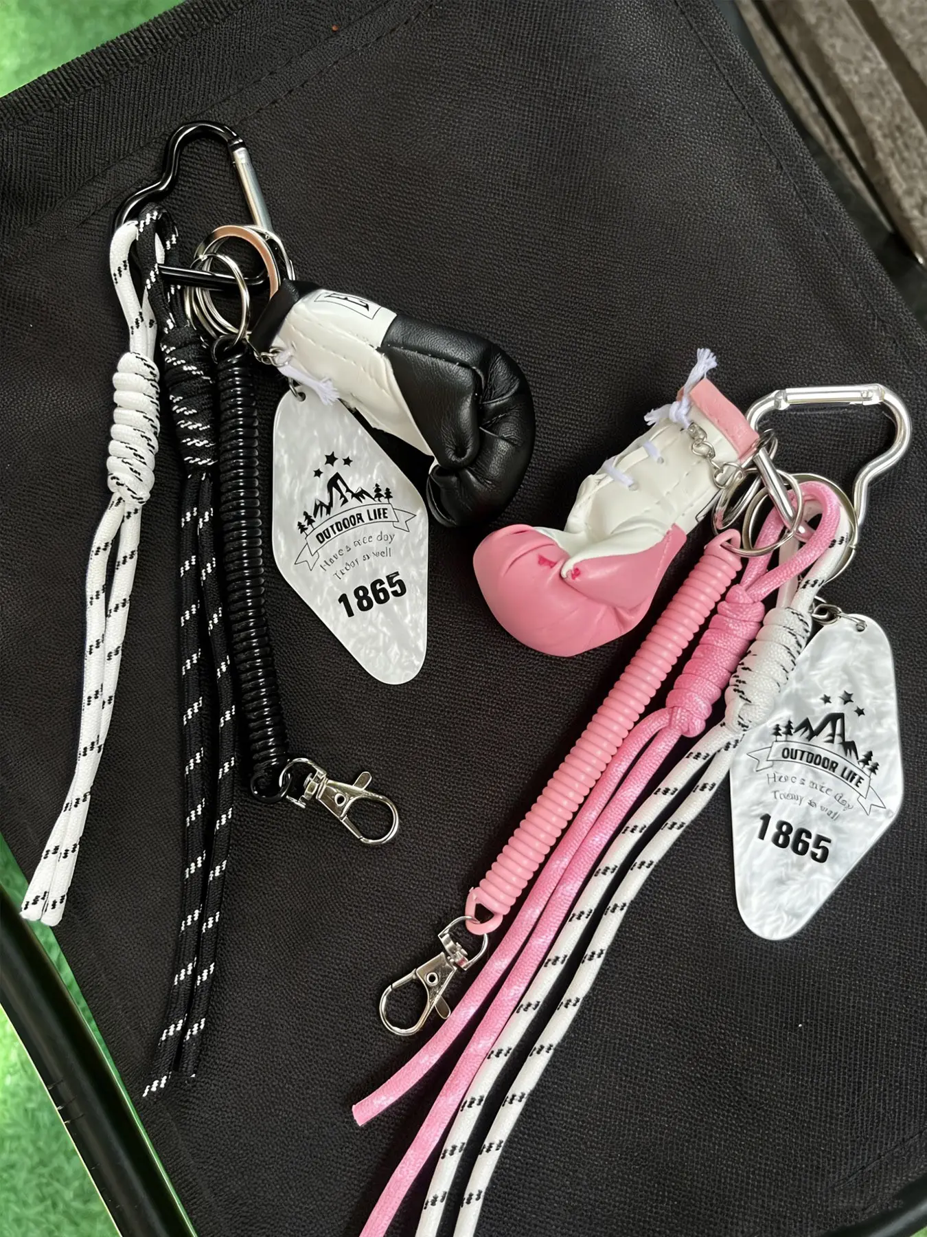 Removable Boxing Glove Pendant For Fitness Activities - Woven Rope Fitness Accessory, (Black, Pink)Outdoor Life Bag Charm For Backpacks.Suitable For Couples, Fitness Enthusiasts, And Street Fashion Enthusiasts,Sweet And Cool Sports Style.