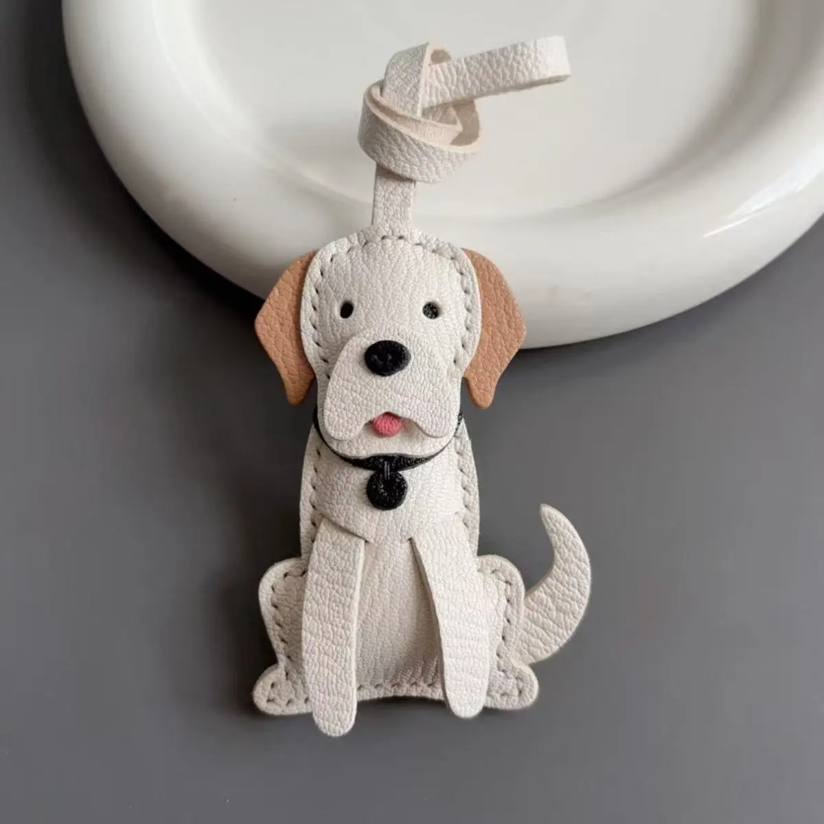 Handmade Leather Labrador Retriever Dog Charm - Durable Sitting Puppy Keychain with Black Tail, Purse Accessories, Collar & Backpack Decoration, Ideal Gift for Labrador Lovers