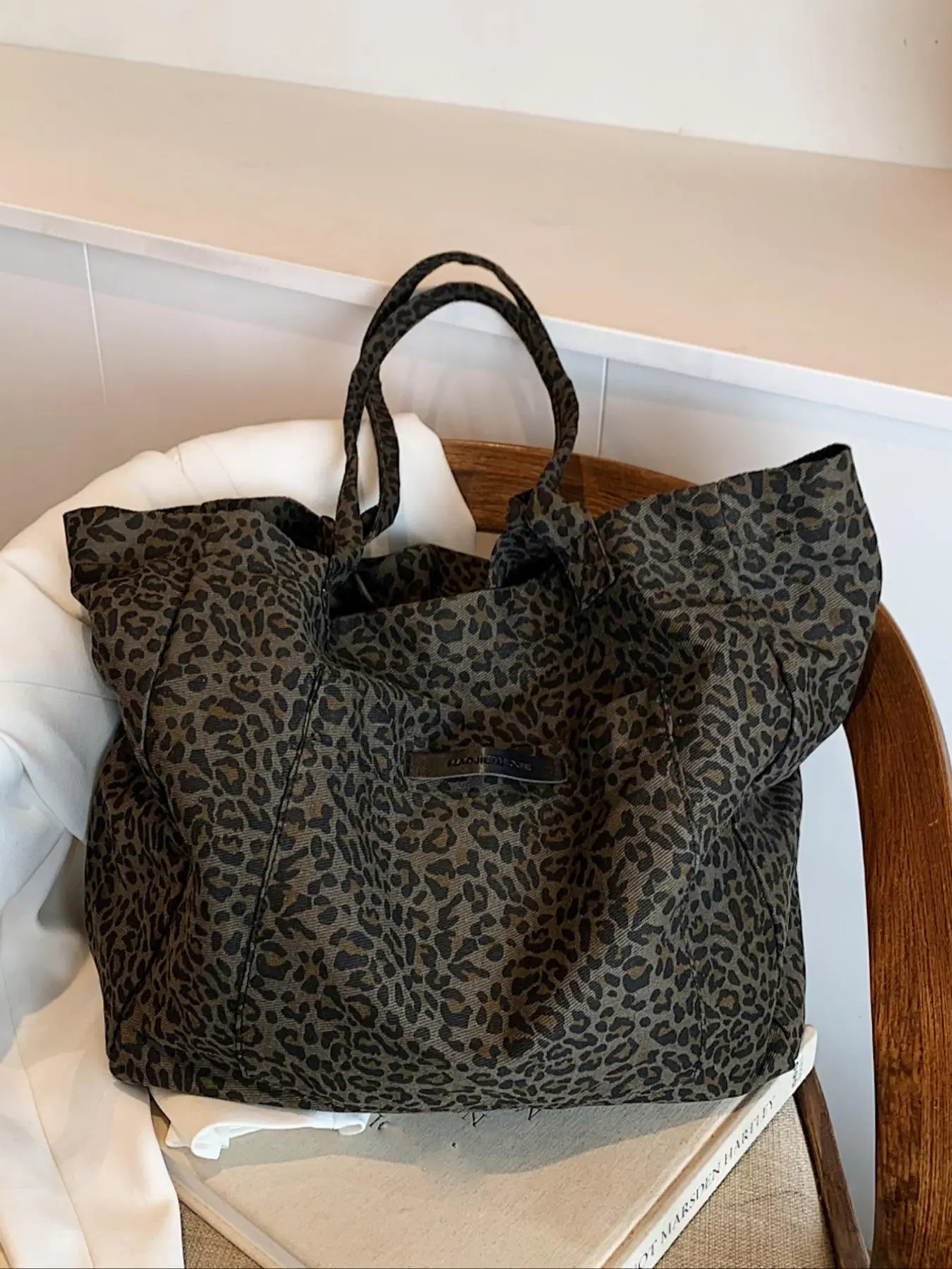 Women's Leopard Print Tote Bag, Large Capacity Shoulder Bag for Women, Casual Trendy Versatile High-quality Daily Commuting Bag, Girl Fashionable Shop