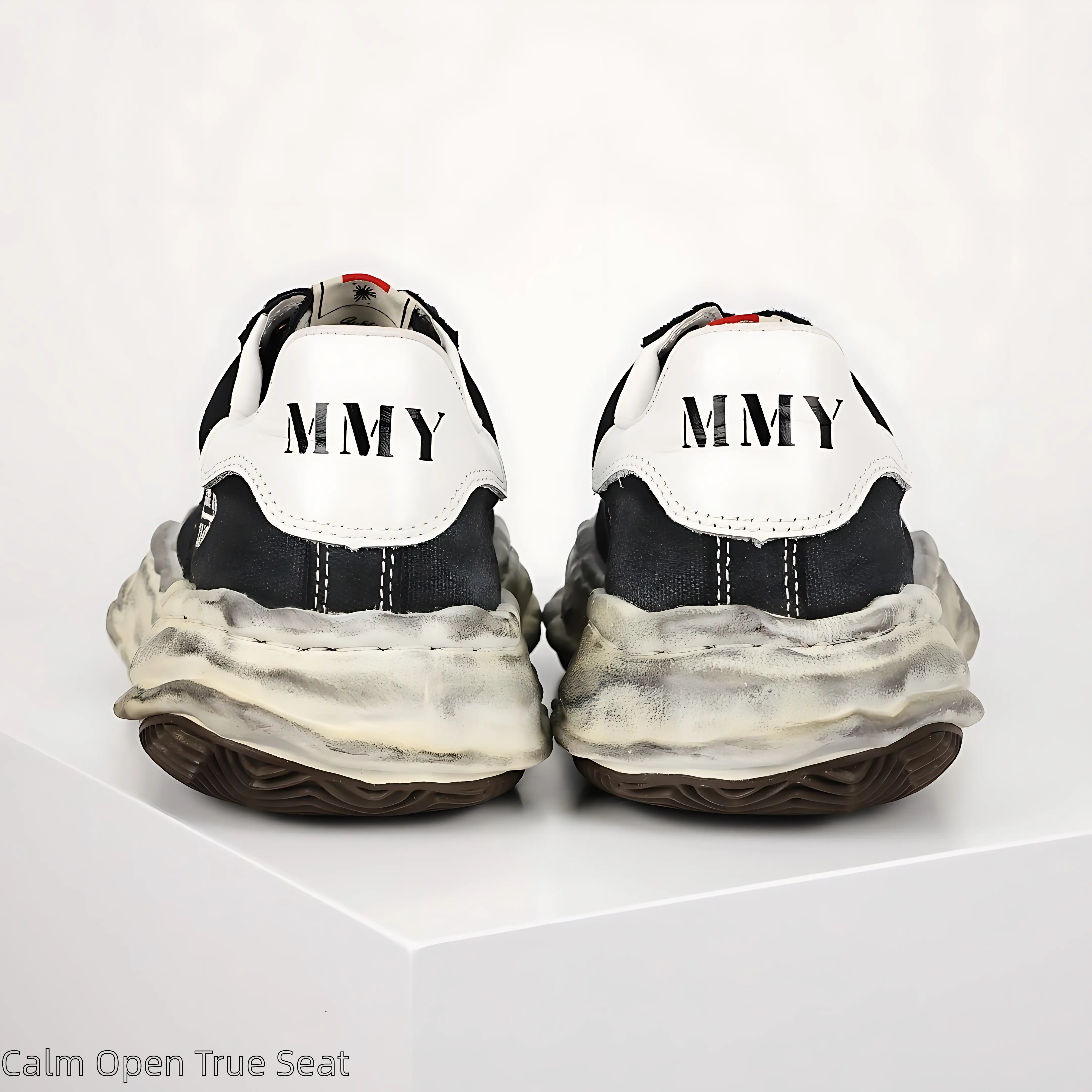 Crave vintage faded dirty tone sneakers to build your grunge daily outfits? Unisex canvas wavy sole casual shoes come brand new sealed with original shoe box, multi tones fit indoor outdoor home decoration & party occasions ideally