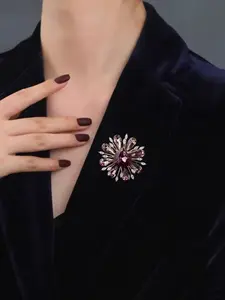 Creative Crystal Sunflower Brooch Pin, Versatile Design for Suits and Coats, Elegant Lapel Accessory, Perfect Gift Idea