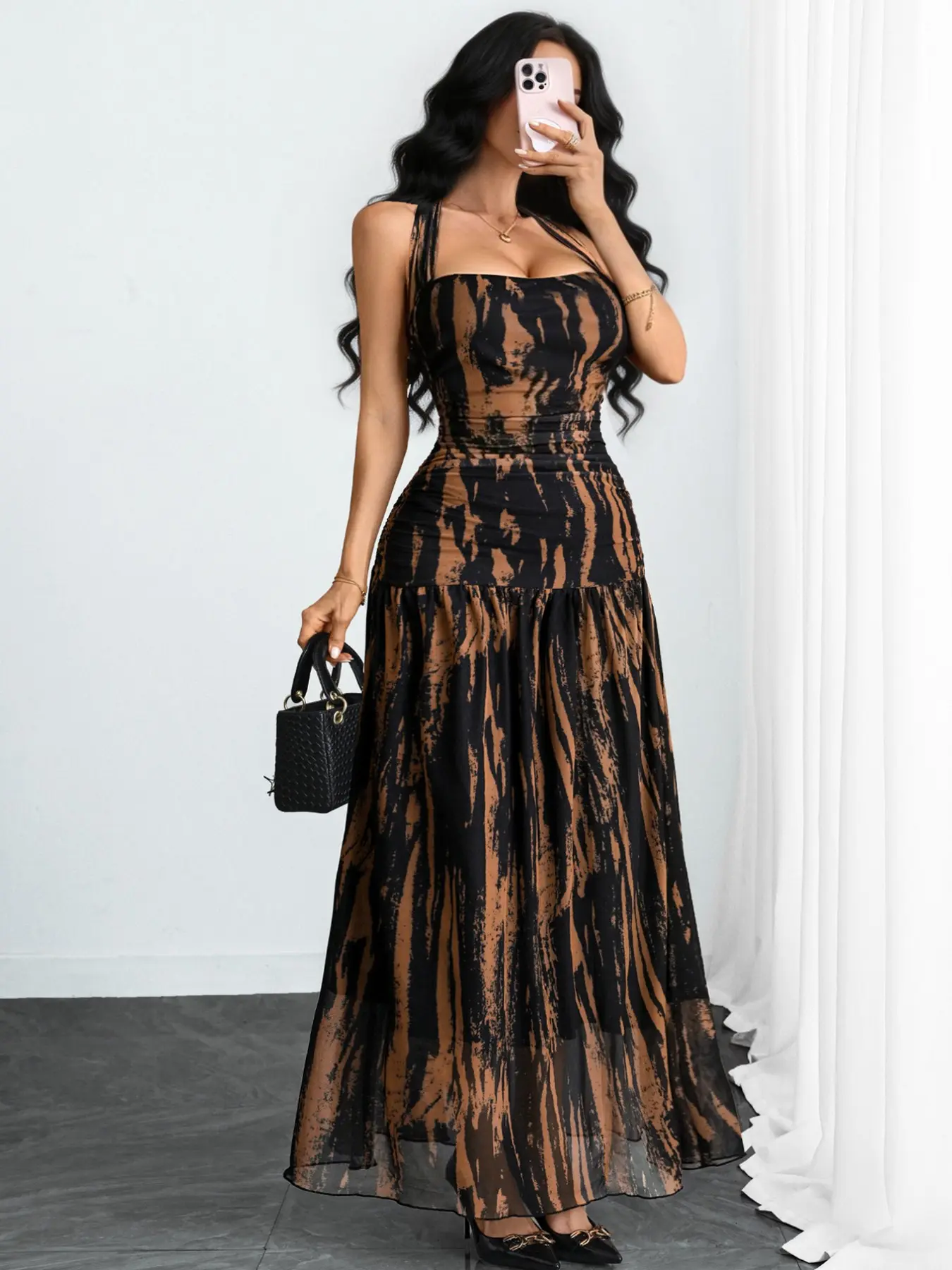 French Sexy Casual Vacation Wild Print Statement Long Dress, Modern Halter Backless Sleeveless Slim Fit Pleated A-Line Dress, Elegant Flowy Maxi Dress for Women, Womenswear