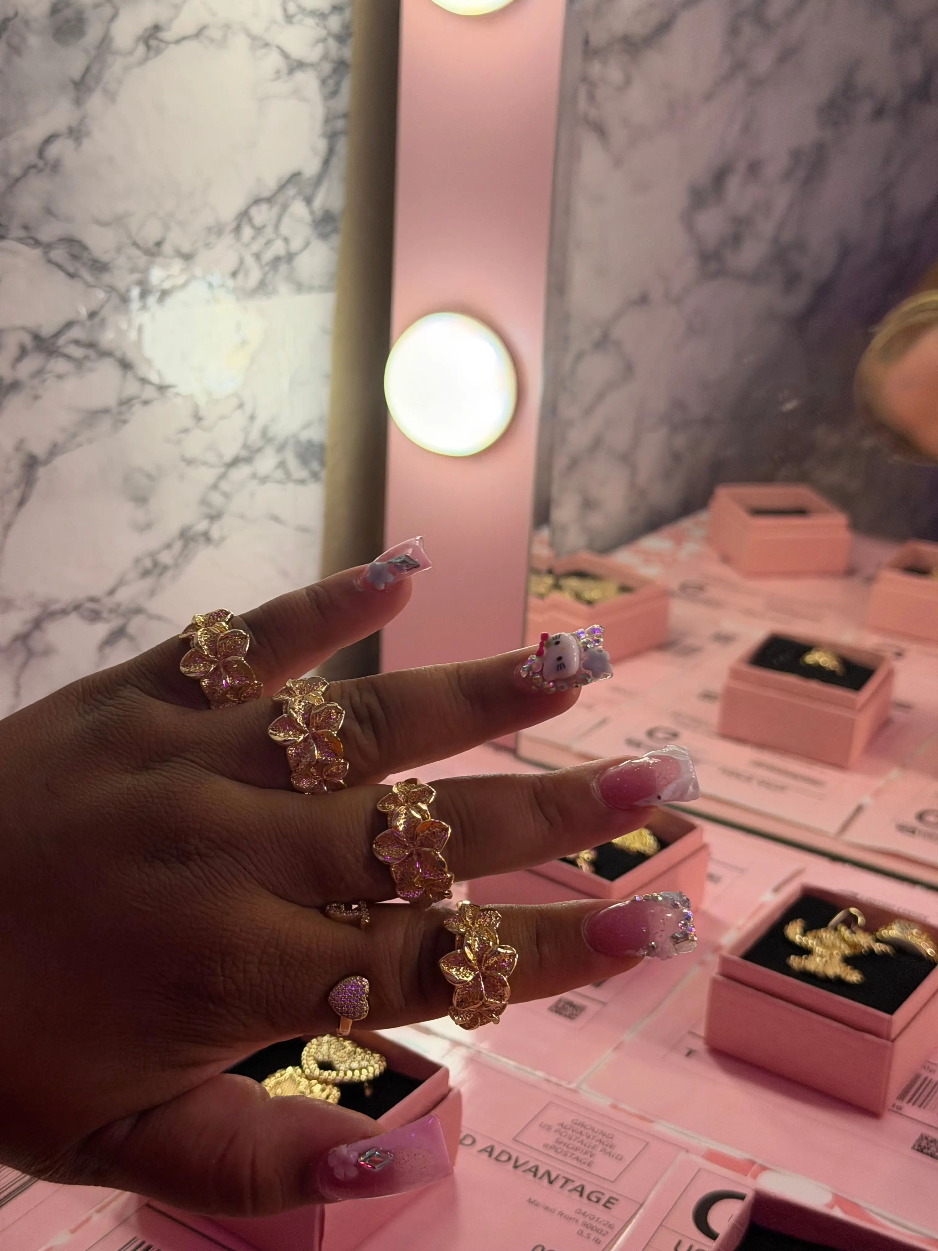 Pretty hibiscus ring