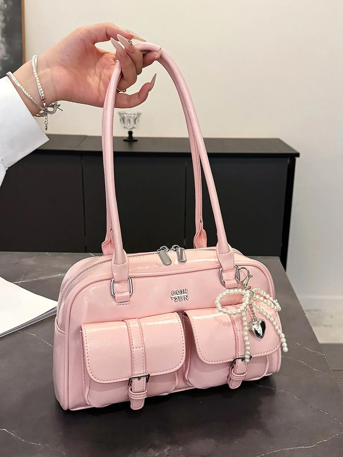One-shoulder underarm bag, Shoulder commuter bag, Casual shoulder bag, Casual trendy bag, sweet lace butterfly decorated zipper design, large capacity and versatile for commuting, suitable for afternoon tea, dating, shopping