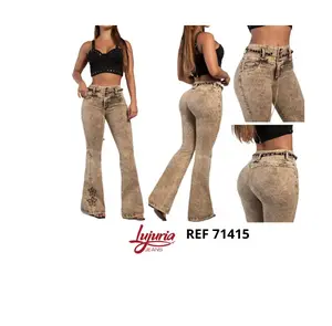 Premium Colombian flared jeans with a push-up effect that enhances the buttocks. A slim fit with a delicate rhinestone design that accentuates your curves. Beautiful jeans.