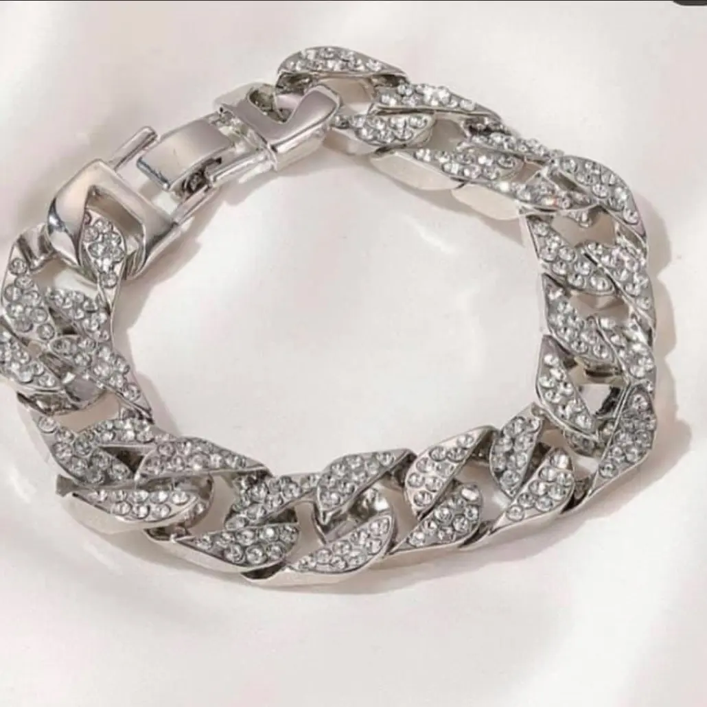 Unisex Cuban Link Bracelet  Gold or Silver 8.3 inches
