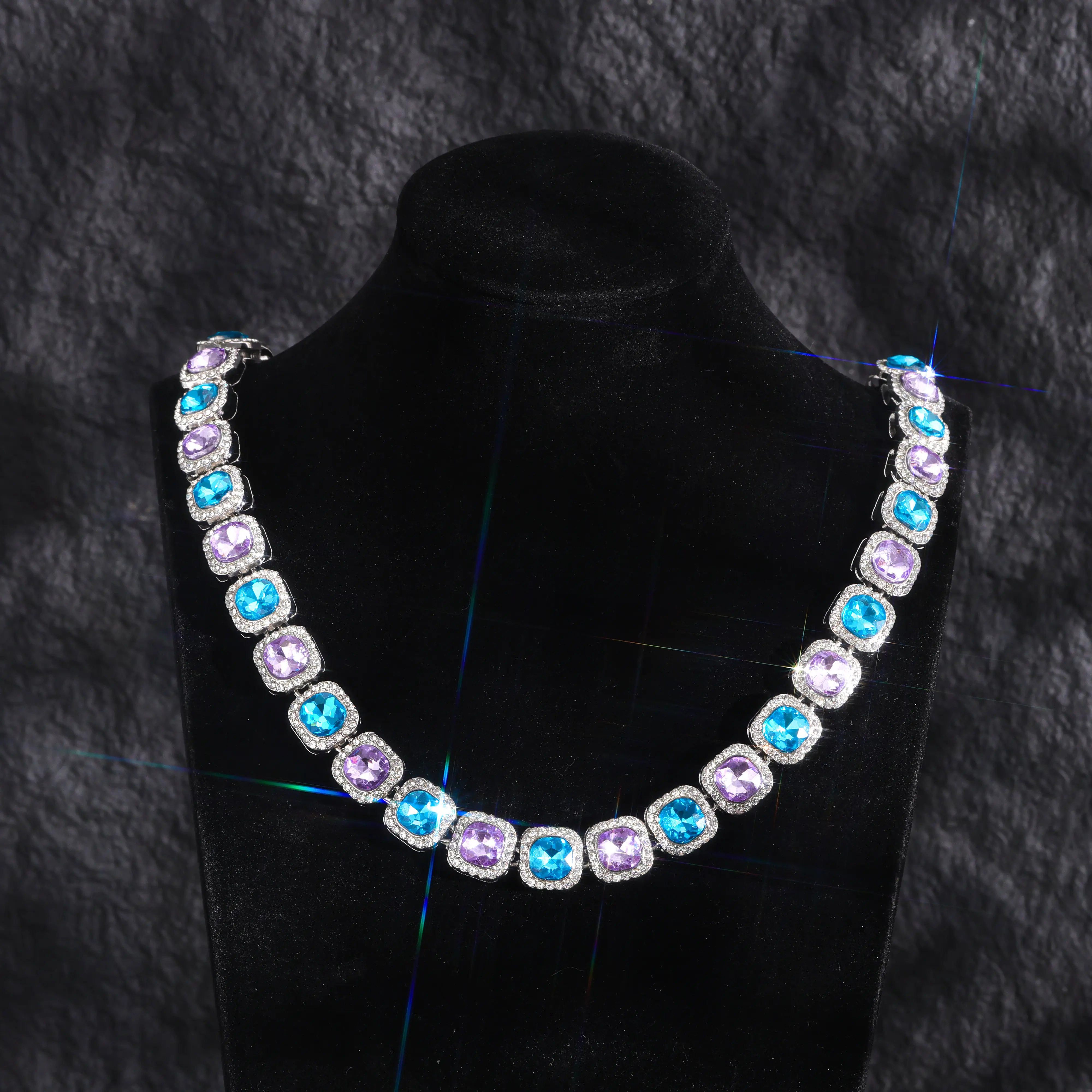 Colorful Square Synthetic zircon Necklace: Blue and Purple Two-Tone, Lightly Luxurious with Intricate Craftsmanship—Perfect for Banquets and Dinners. Comes with an Exquisite Gift Box