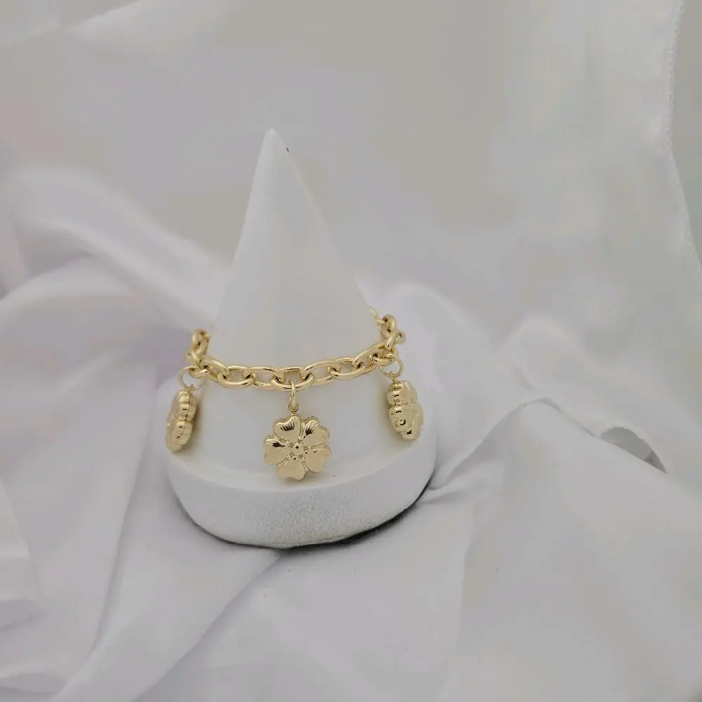 Pulso 024 Plated Bracelet with Floral Charms Elegant Fashion Accessory for Women