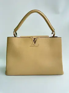 Pre-owned Louis Vuitton Full Leather Capucines Top Handle Bag D0127